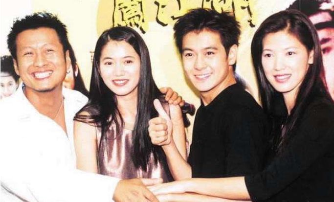 Ƭ2000ĵӾ硶Цڼ䣬˺Ԭӽǡ־ӱ