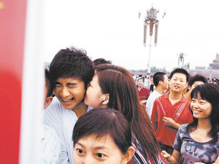 ƬƬ2007꣬ž޻찲MVʱ⵽Ů˿ǡ