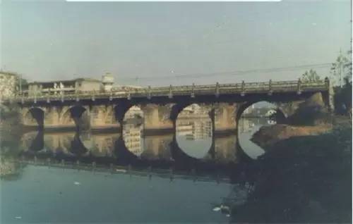 1986꣬ݣ