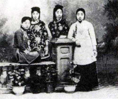 ŮΪˣ1960ϺѾݡ⡰ǡ⣬쵼ʱеļŮȻáפٻӰһĿģȻǳҵĿǡĿˡ