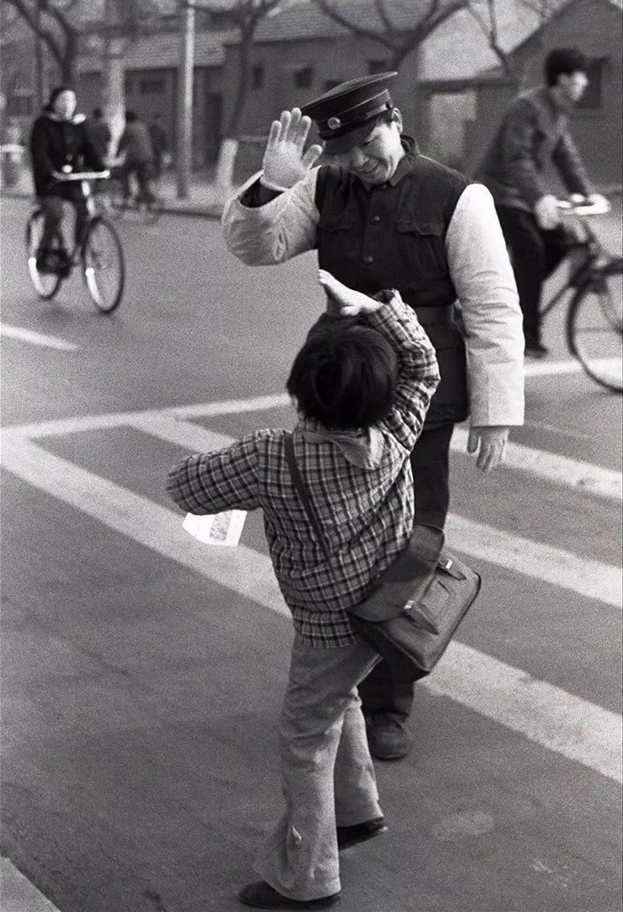 ʮÿ峿7ʱʼ·ڶһλڴСѧ·ѧѧﳵͨϰࡣÿѧ󣬺Ӷʾл1980㡣