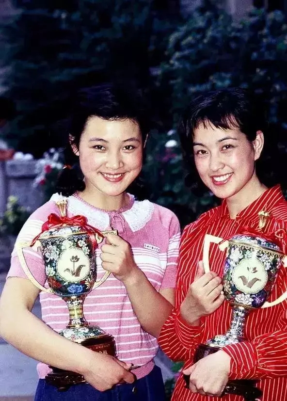 Ƭ1980꣬3ڵӰٻ³ƾ衶СŮԱƾ衶һӡǡ