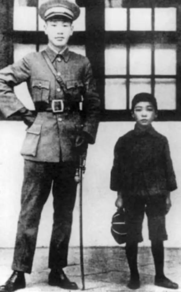 1924꣬ʯ8Ľγ
