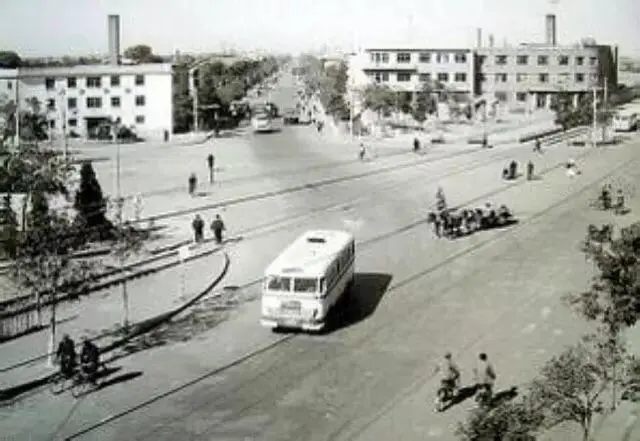 Ƭ1952꣬ٵ10·