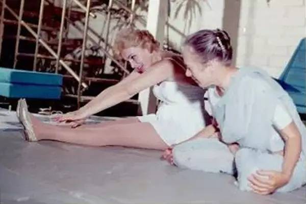 1960꣬Marilyn Monroe¶Indra DevӢάһϰ٤ǰ٤ᡪϰ٤ʹ¶֮Ƭбøˡ