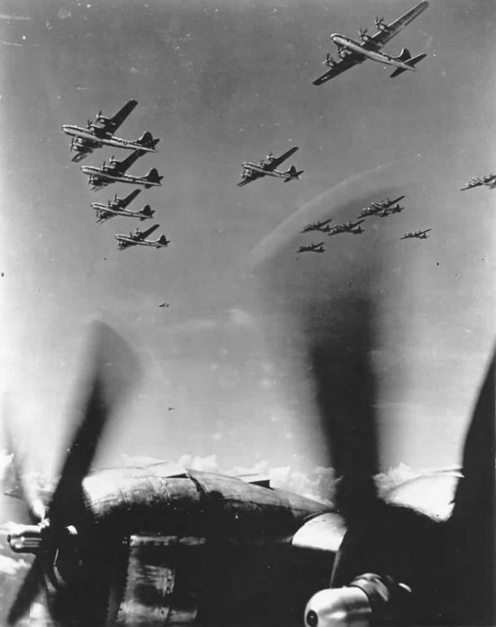 ͼΪձB-29Ⱥ1945ꡣ