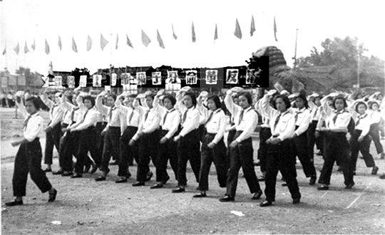 Ƭ1952꣬ɶȶԱж龴Ƭ㳡СѹӺ͵۹ĴƱ
