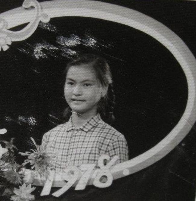 1978꣬һѧŮڹӰ