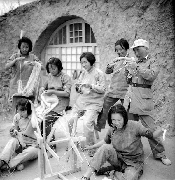 1942꣬ӰŮڷߡ