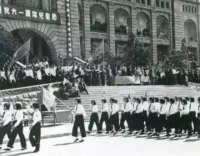 Ƭ1951ꡰһͯڣൺͯиǰ쵼