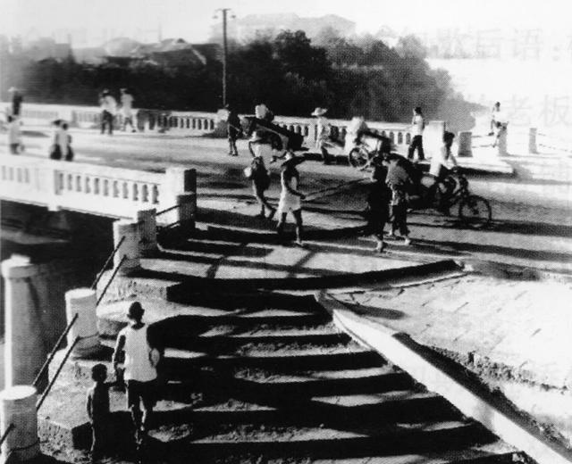 1963꣬Ϸʣ·ţԶС̷Ű峵߹š