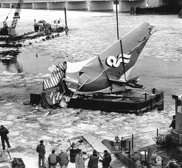 1982  1  1 գﺽչ˾ B-737-222ڻʢʱԱδʹ÷ϵͳ·ɻʧٲ׹벨˺ӣ7974ˡ