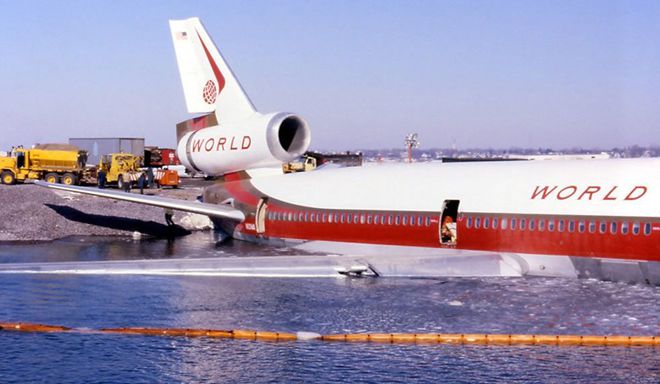 1982  1  23 գ纽չ˾DC30CFݲʿܵ½ʱɻƫܻܵĩ˽ǳˮͷ룬ڳˮ