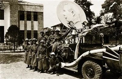 Ƭ1953꣬ݣйչ˾ͣ˵һмճƬƣʱڱչ˾ϵëϯƵġ