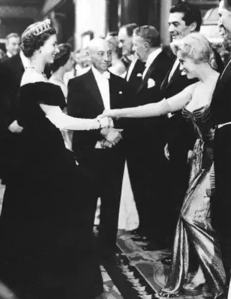 1956꣬׶ءӢŮɯ׶¶֡