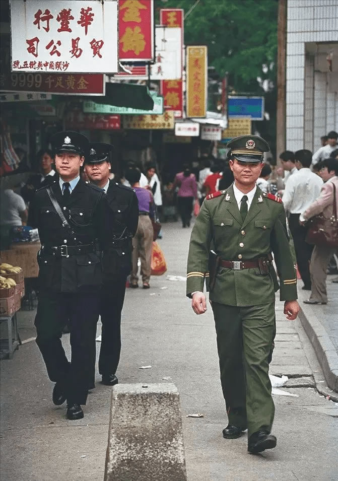 1996꣬ɳͷӢ֣ر߷3Ž籮ѲߡӢǵʱȫһ޶һ˰ҵ֡