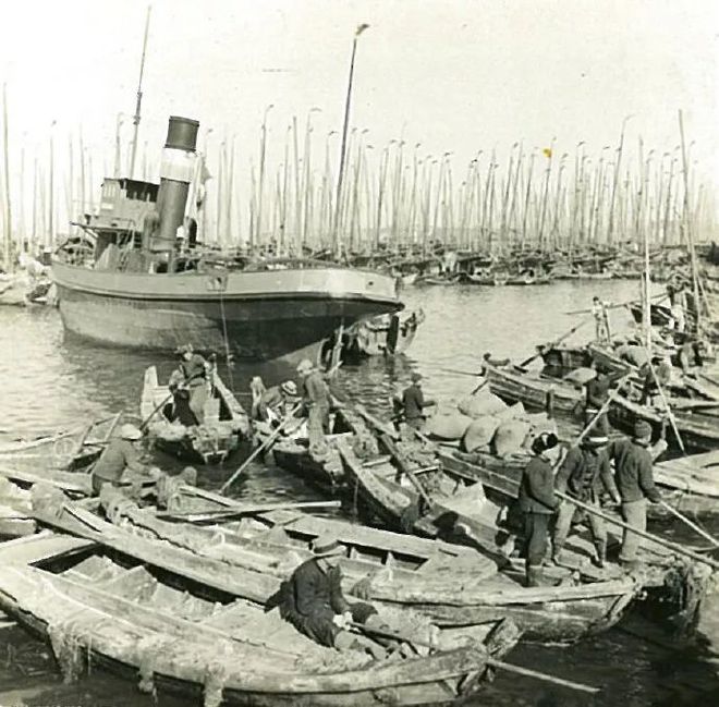 Ƭ1939Ķ죬ൺСͷС۽1901꣬ൺӻͷۡ1929꡶ൺмǣСںغ󣬱ΪСּ紬ͣϺɴϰϣΪۻ֮
