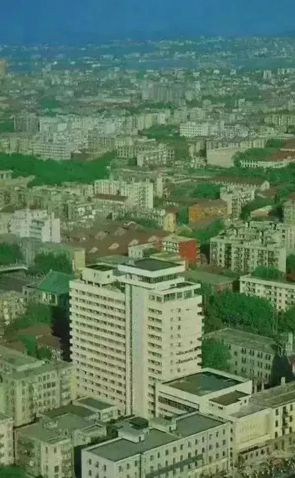Ƭ1985꣬人Ϧµĺڷ