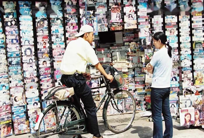 2002꣬Ϻͷһڿ鱨ͤ
