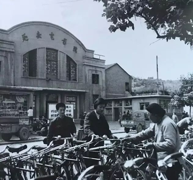 Ƭ1982꣬ӰӰԺ