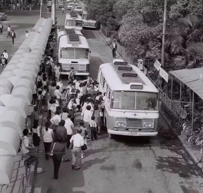 Ƭ1985꣬Ϻһ㹫վ㣨ֽλã
