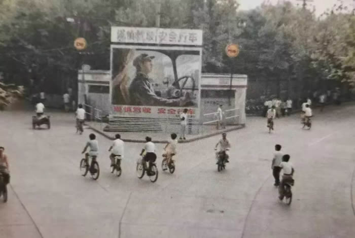 Ƭ1988꣬ϺӰ·Ͼ·