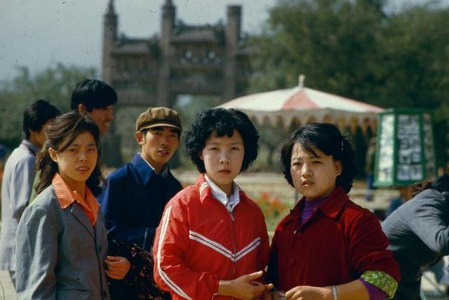 Ƭ1983꣬һżƷǰλںӰмŮŰʮʼеľķͺӣǴʼ׶ת䡣