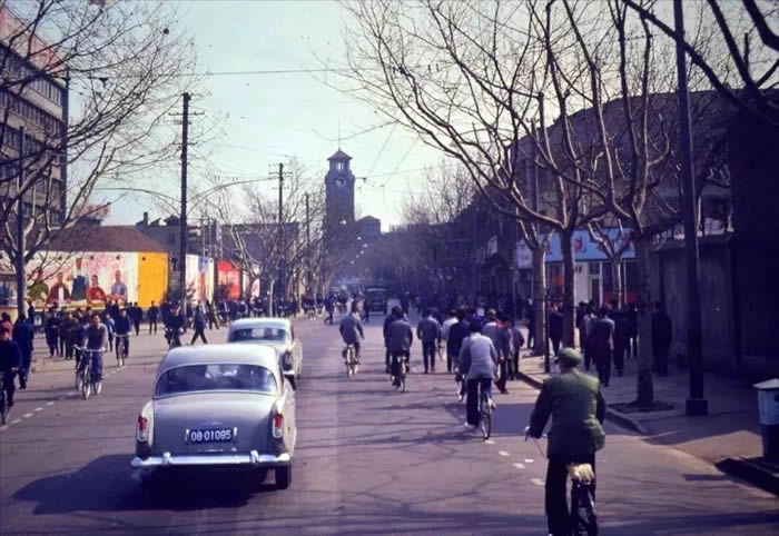 Ƭ1975꣬Ϻɶ·Ͼ·ڣϺSH760γʮۡ
