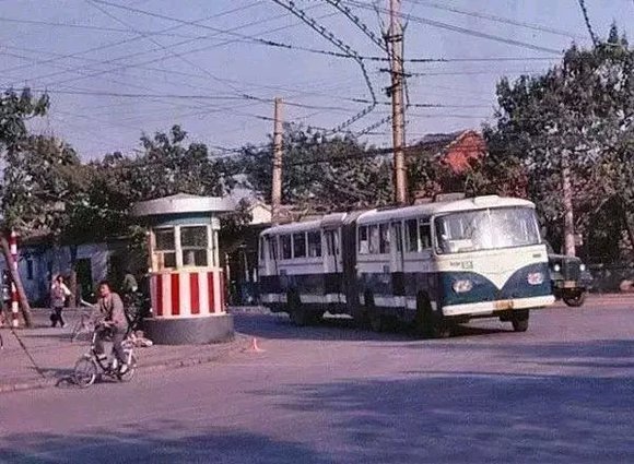 Ƭ1983꣬ϣ·ϵ2·糵