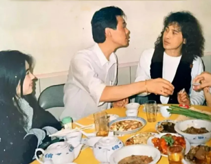1993꣬ȥڿݳᣬԷλŮʿ
