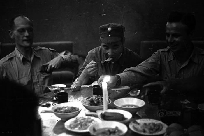 1944ֱ꣬Ӱӭ۲дϡ7º8£۲18˷˷ɻӰʱٱͺܼ򵥣ÿֻͼ弦ܲըƬӰʦҲΪơӰ