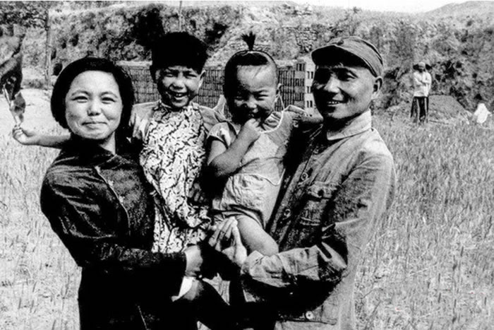 1945꣬Сƽ򸾺ͳŮ֡ӵӷںӱ䰲ء