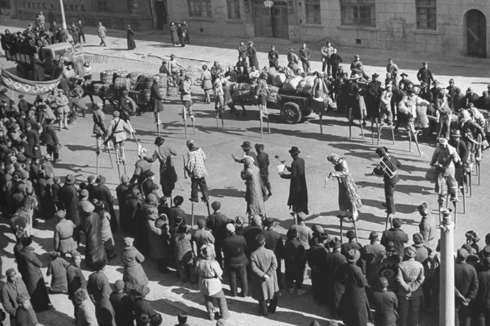 1928꣬ͳһʱΪ¾ᡰЦа׷ϳʾ䡰ľġǲǳϦǴһҪϰࡣͼΪ40ڼȸεǡ