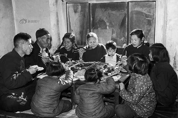 ʮĸ꣺ְͬ־ͬ־ںãͼΪ1959꣬ΧһԲһˡ