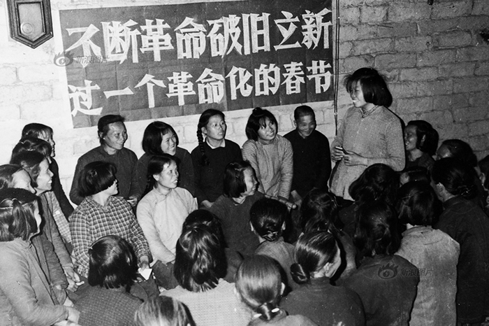 1967꣬Ժˡ괺ڲż١֪ͨйԴ˽롰ĴڡͼΪĸڼ䣬㶫ʡ޶طϹӸίڽž֧Ա£ٰˡƾӭڡŮë˼ѧϰࡣֱ1980꣬ڷżƶȲȫع顣
