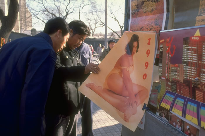 90гȻŮΪеĹΪۣʹõŮƬ߶ȱȽϴزŵĲгΡݹų涨ŮԡʽΧơͼΪ1990Ľͷг