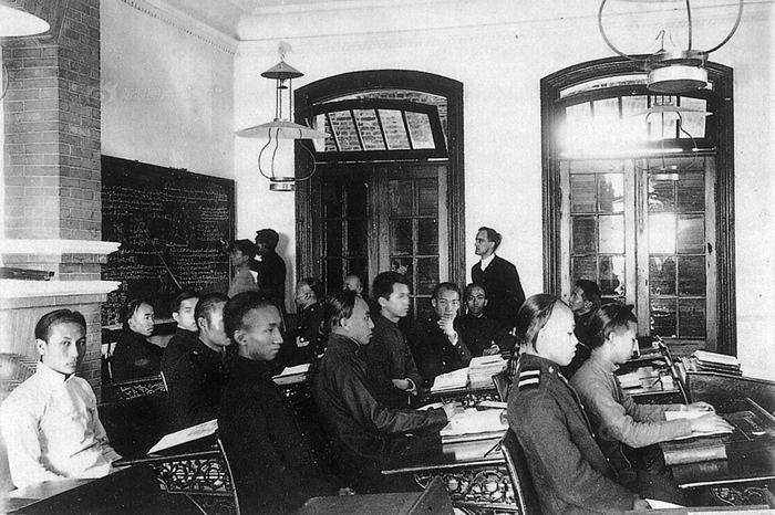 ϴѧһ̻ѧǰΪԺ1888꣬1918궨ϴѧѧУලϴѧУѵΪ֮ѧΪˡͼΪĩѧõΡ