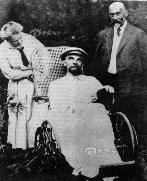 192339գĲη͵߶ˡҰȫԲʧȥ˵10£һԼ·ˣһλصķֹһۡͼΪ1923µƬ֮һ