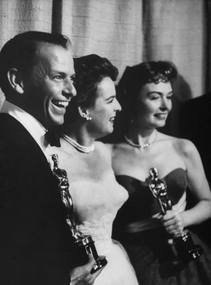 ˡȡ·ֱŮǽǶˡһ꡷Ƭ 1954 ðӰƬڵİ󽱡