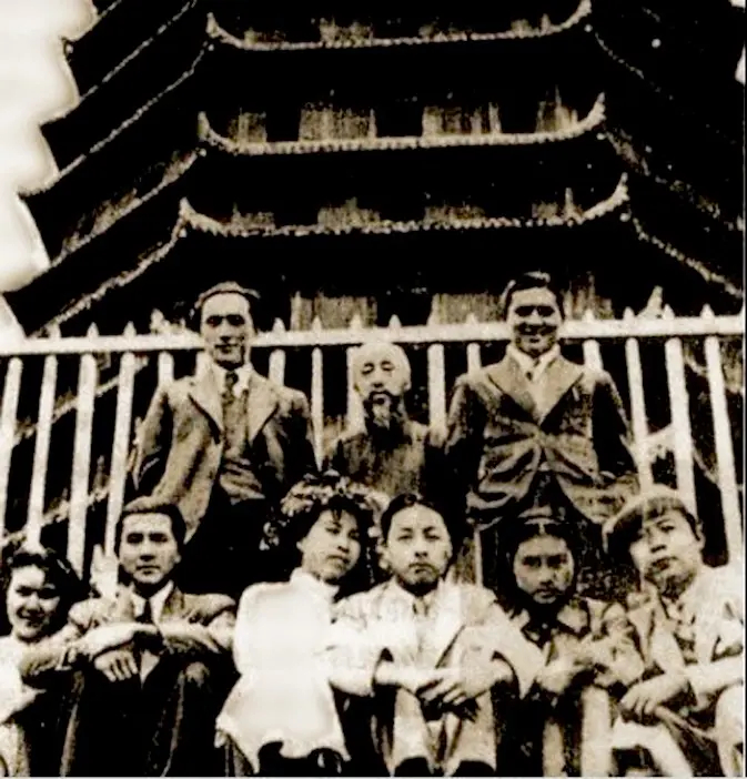 1936䶯һʱں顣ǰΪҶ¶ԵƻࣩɣС˶