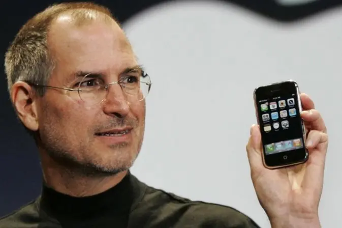 ͼΪ20079£ǲ˹һеĻзiPhone2004˲٣Ȼ2009ϰٴβ٣ͬ9µ׻ص˾