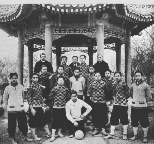 1929꣬ʴѧУ԰αո԰ͤǰӰʱԱĵʴѧ30ĩʴѧǡӣ򼼣ע硣ҹ̳ʢ¥ǡǡԱʴѧΪй˵һҶӺͱӶԱ