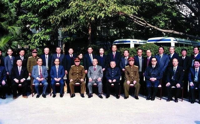 1992꣬ӭݡСƽ㶫ʡ쵼ɲӰ