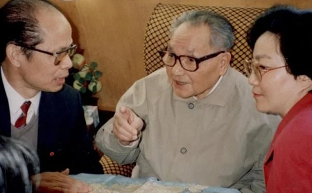 1992꣬Сƽͬ־Ѳʱʹõͼ˽⾭