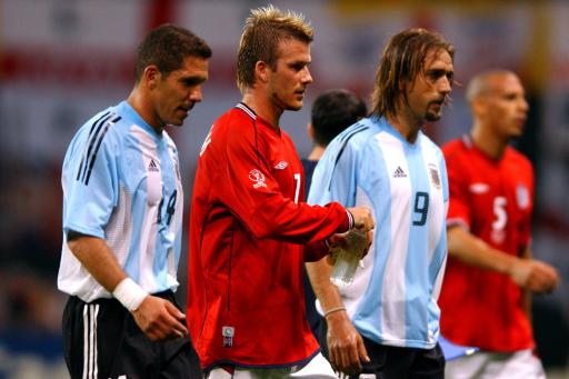 ͵˹ͼһδ͢Ӳμ籭2002ꡣСӢӵıУӢ˺ķϰʱǰĵ1-0սʤ͢ӡͼΪ볡ʱ͵뱴˺ķ˲򳡡ͼһΪ͢ᣬΪӢӱ˺ķΪ͢Ӱ͵˹ͼΪӢӷѵϵ¡