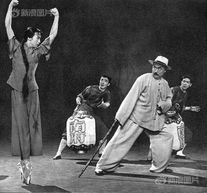 һйĵĴͰ硶ɫӾ1964йҰݳɹɫӾйʷϵһ̱ĵӢˬġЬйӾ󣬽ٵļй赸ıַϣٵ;Ʒ