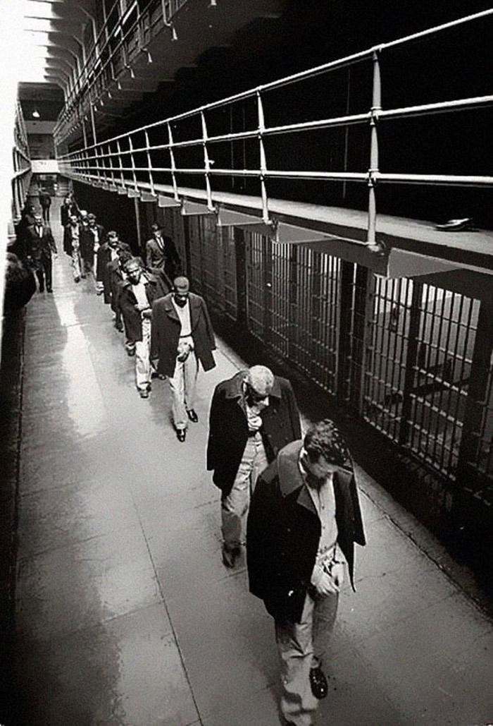 һ˹׳ƶħ뿪1963ꡣ