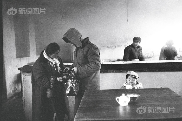 1979꣬ҹСԲӰһԷһҹӪСԲλ¥ָ24СʱӪҵڵʱǳǰҲǵЩҹ𳵵иŵĵطṩͷһ8ǮƱһ15֣Ʊһͷ5Ǯ2Ʊһ꣬йضǹӪݡ巹ݻõȵ1980ų֡һҸ巹ݳ1980930գñݡʱͳͳͶҪƾƱûѵñݵĴߣһͣжֶ̾ͨϵ ս⡣󣬸巹йӿ