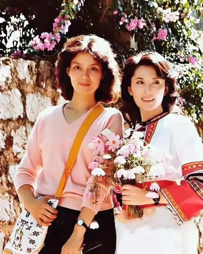 1983꣬йŮԱ˺ձŮԱӵĺӰʱչϵ£ԱҲཻձԱйι۷ʣõĽӴ