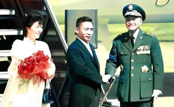 1966̨꣬壬ʯ򸾵ĺӰ